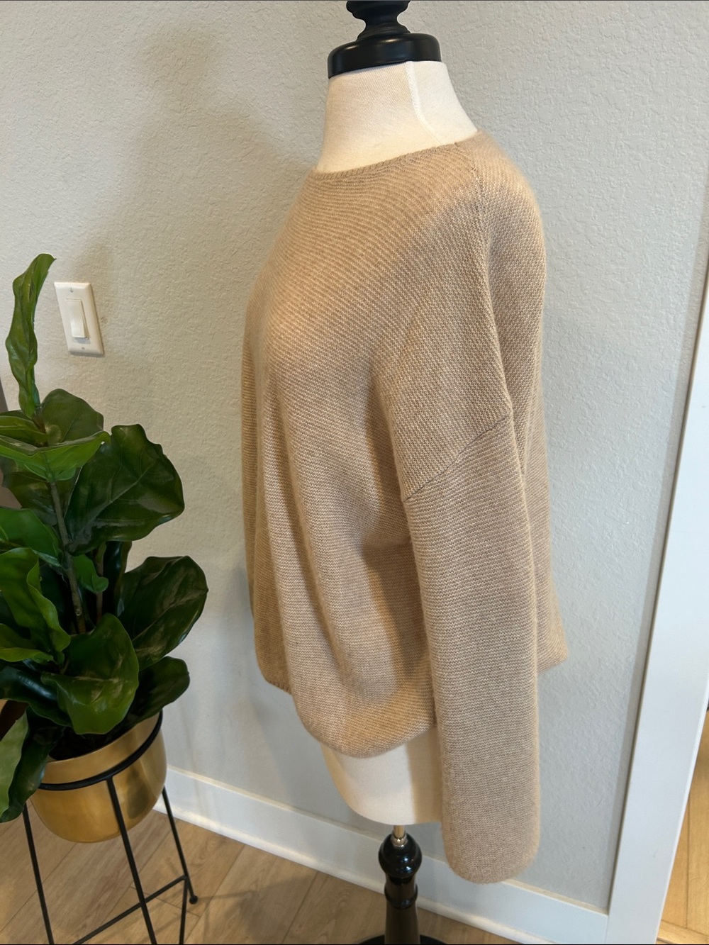 Women’s Lily Silk Cashmere and Mulberey Sulk Scoop Neck Sweater in Beige - Picture 3 of 5